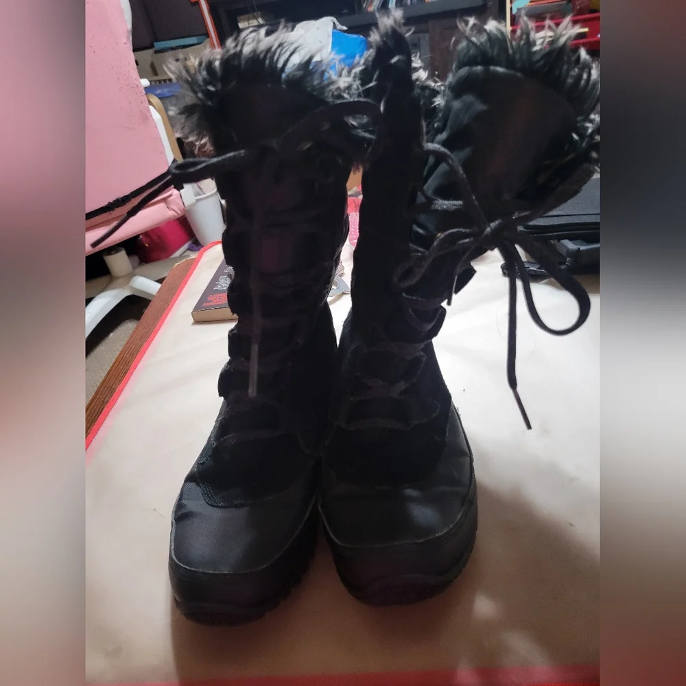 The North Face Women's Winter‎ Boots 200 Gram Primaloft Size 9.5 Waterproof